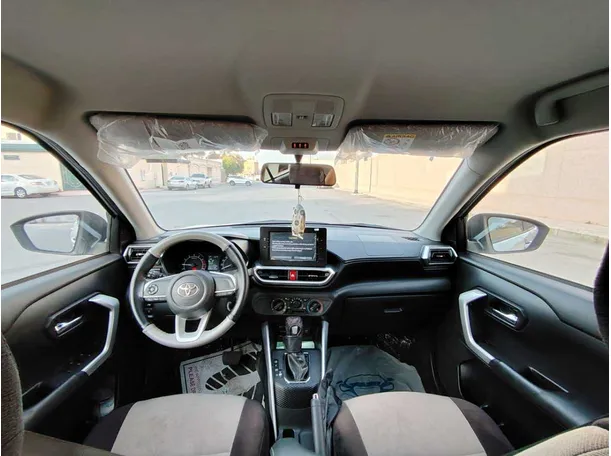 Car image 18