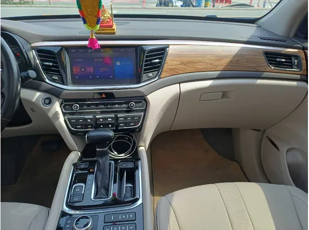Car image 16