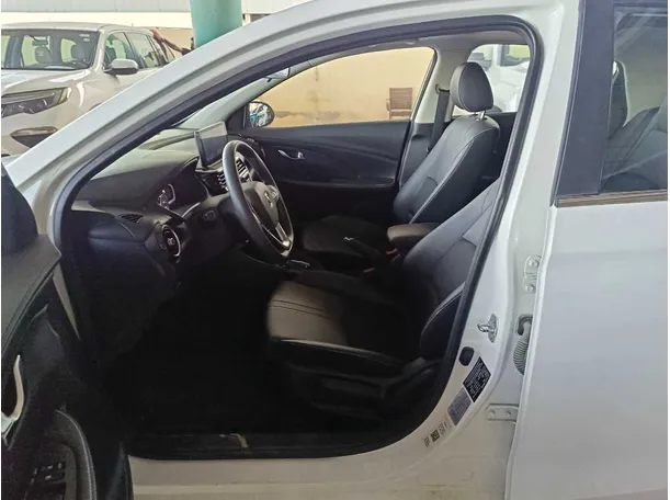 Car image 11