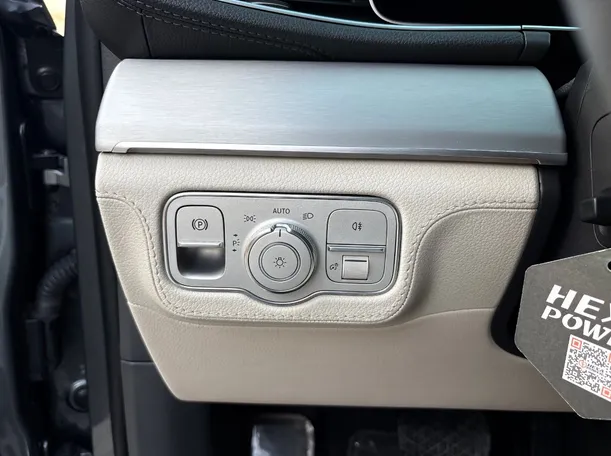 Car image 26
