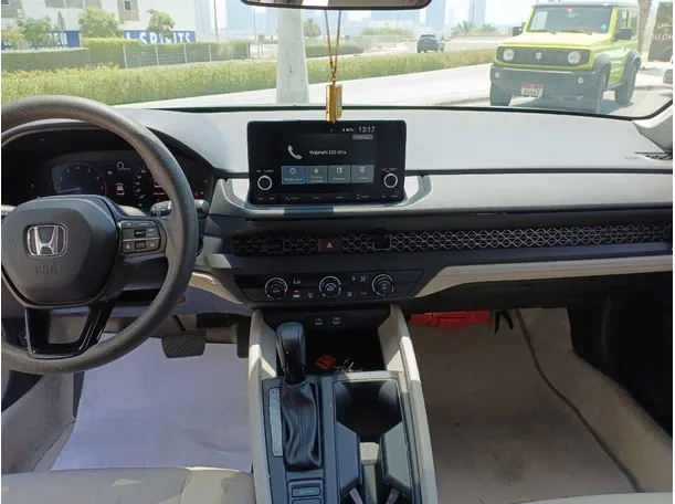 Car image 17