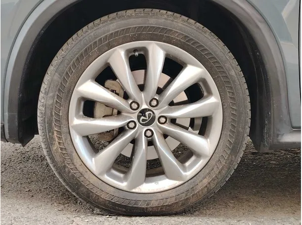 Car image 10