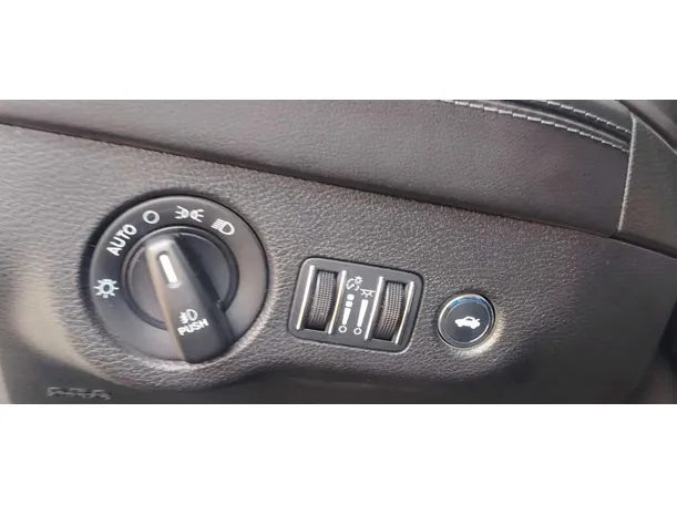 Car image 28