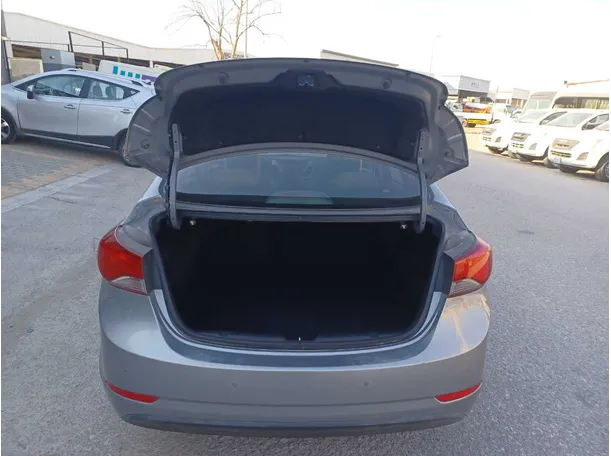 Car image 19