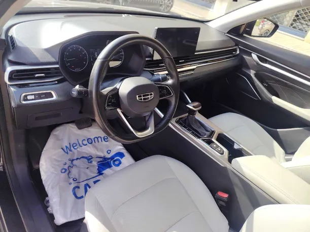 Car image 12