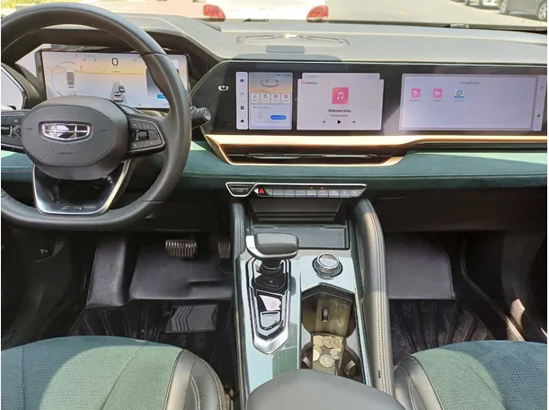 Car image 16