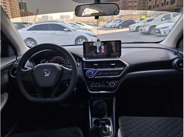 Car image 15