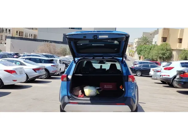 Car image 20