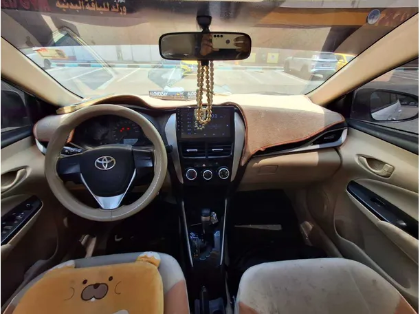 Car image 14