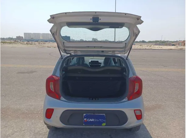 Car image 17