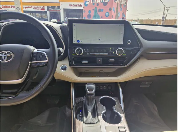 Car image 18