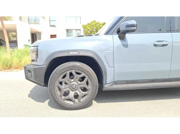 Car image 9