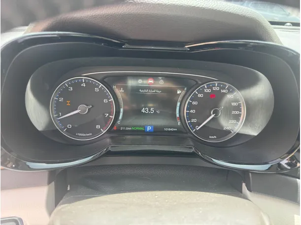 Car image 17