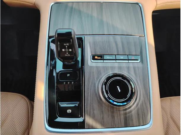 Car image 19