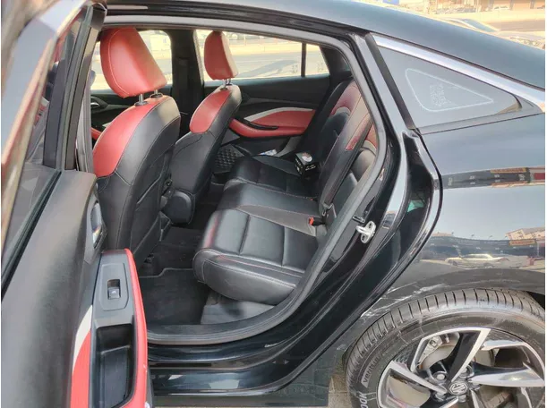 Car image 15