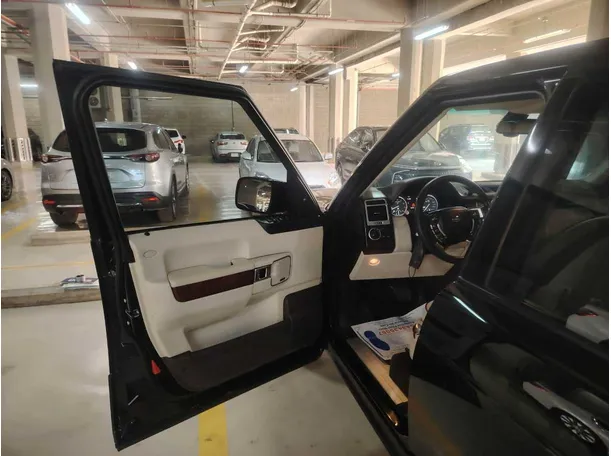Car image 11