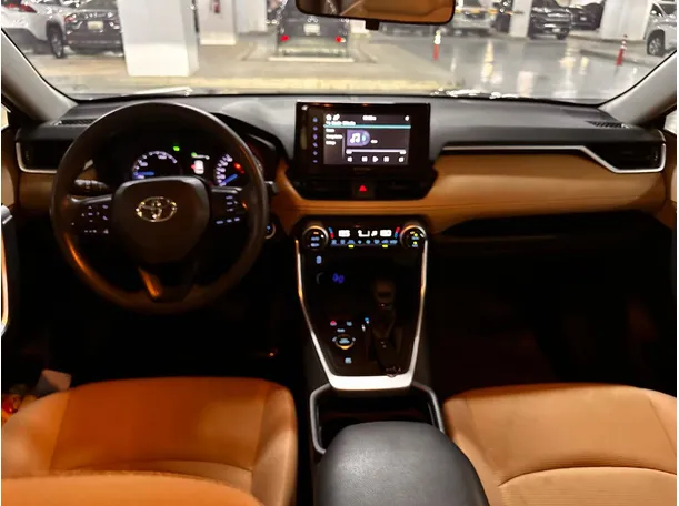 Car image 18