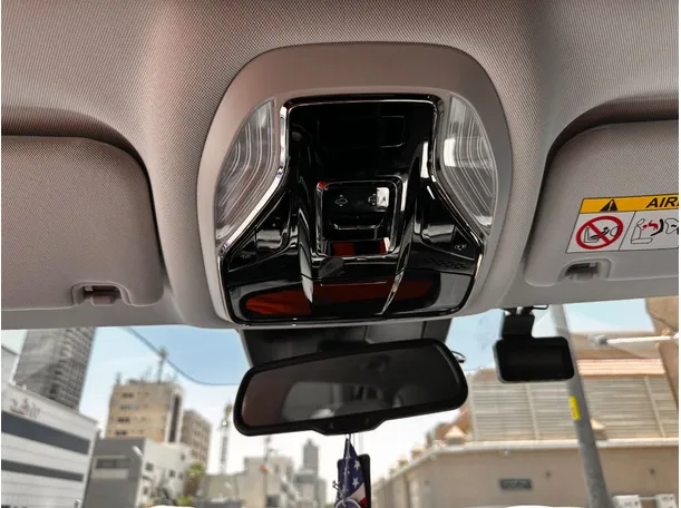 Car image 23