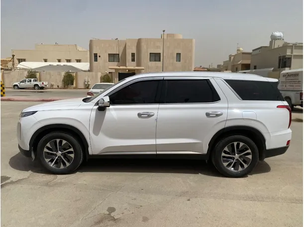 Car image 8