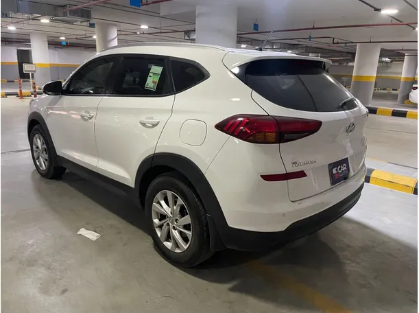 Car image 7