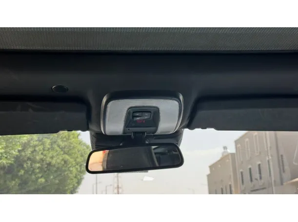 Car image 24