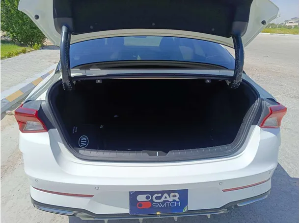 Car image 32