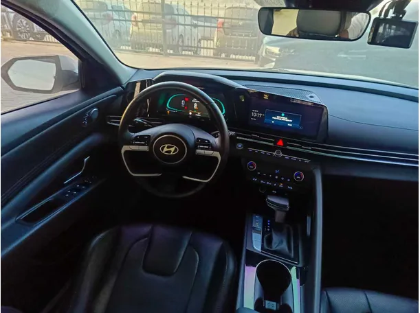 Car image 21