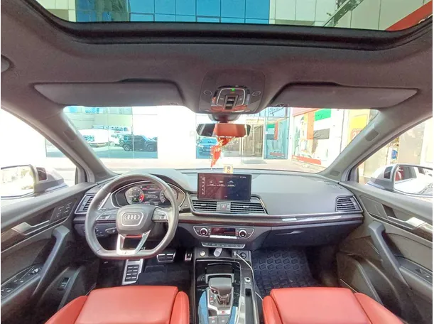 Car image 14