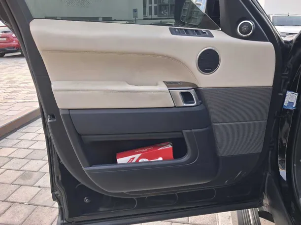 Car image 10