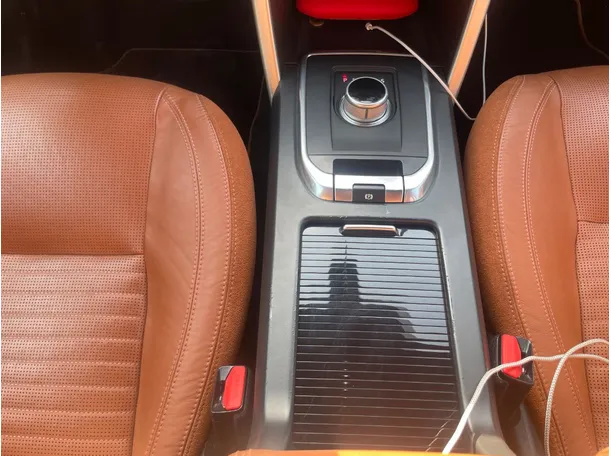 Car image 19