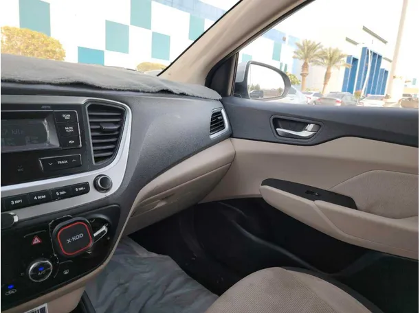 Car image 25
