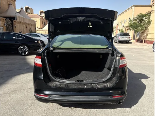Car image 24