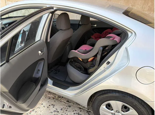 Car image 18