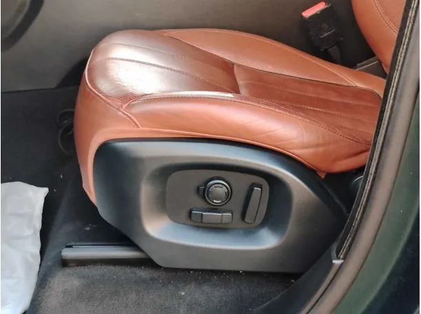 Car image 33
