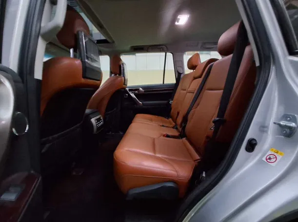 Car image 13