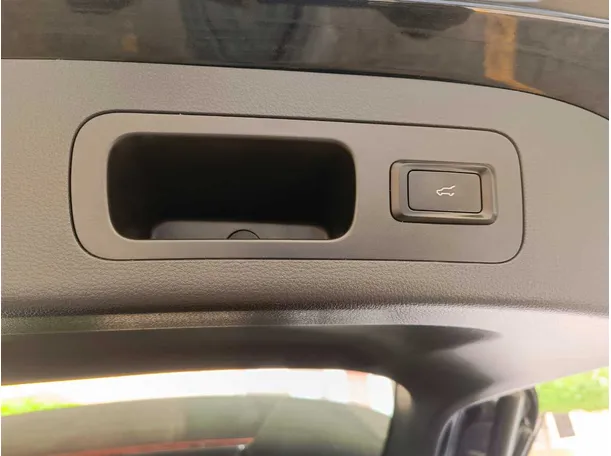Car image 32