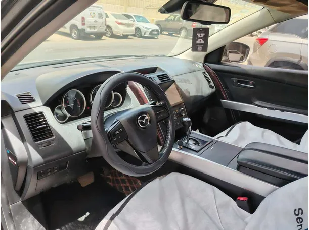 Car image 14