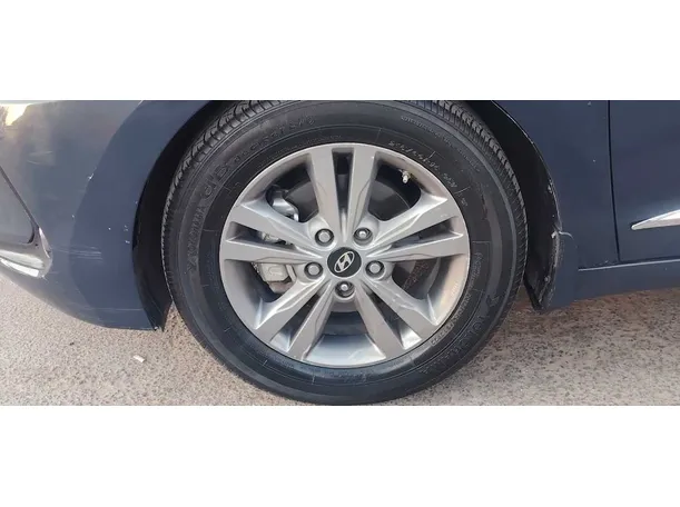 Car image 10