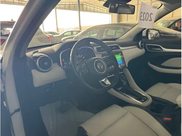 Car image 15