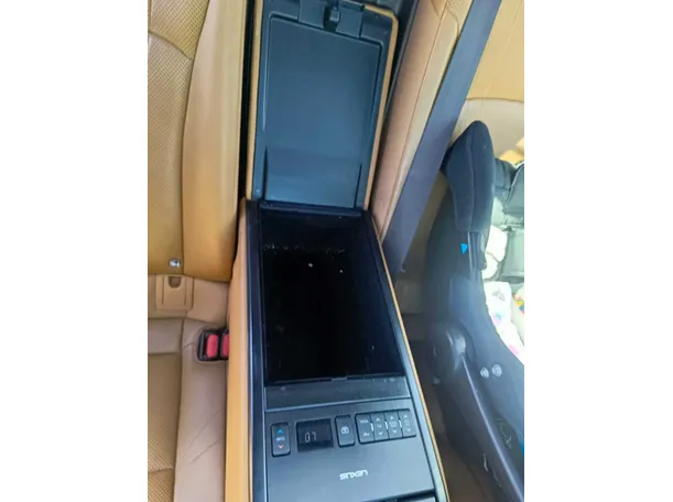 Car image 37