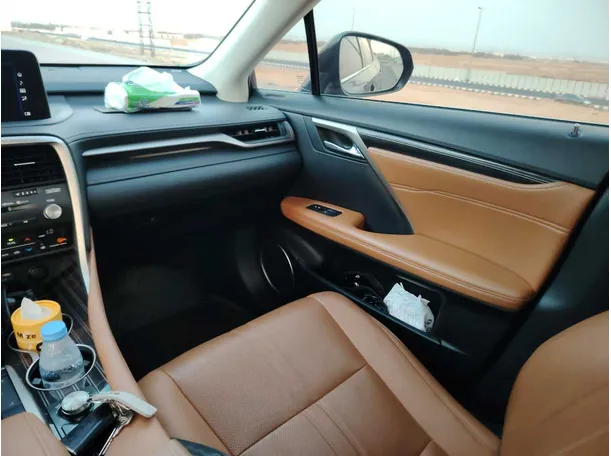 Car image 23