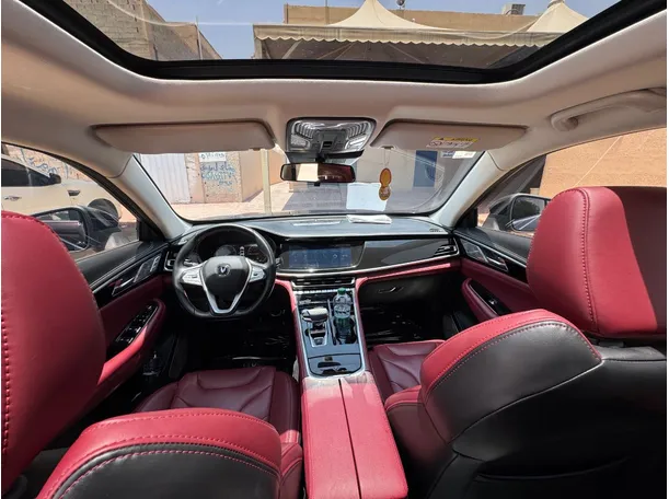 Car image 14
