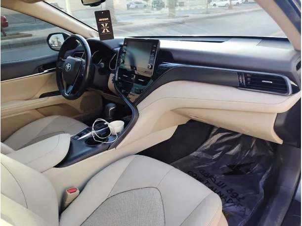 Car image 14