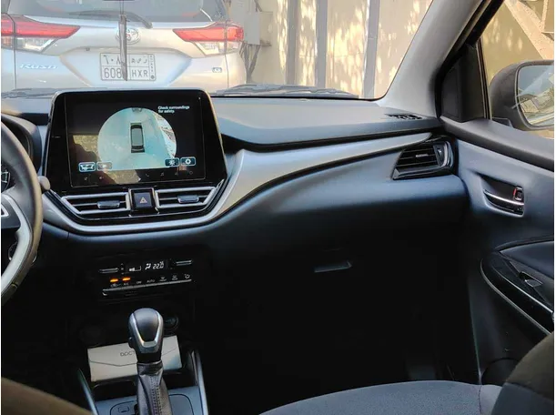 Car image 18