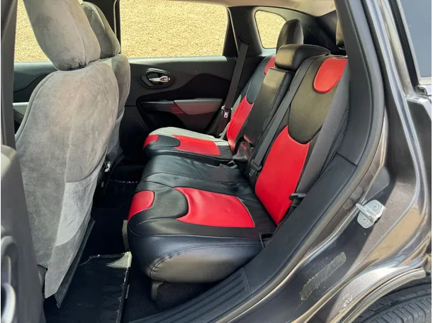 Car image 15