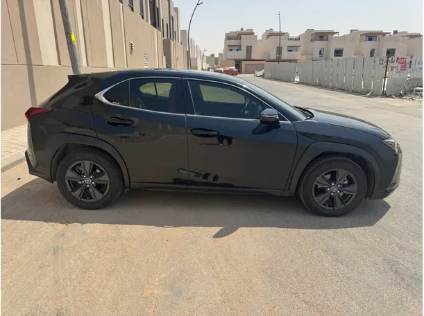 Car image 4