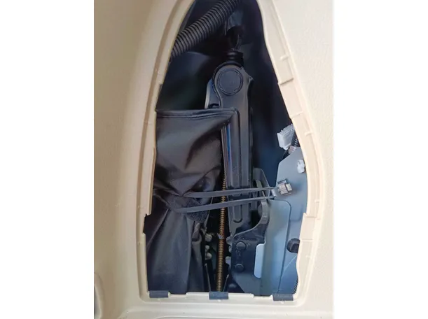 Car image 28