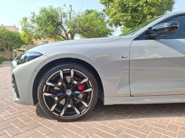 Car image 9