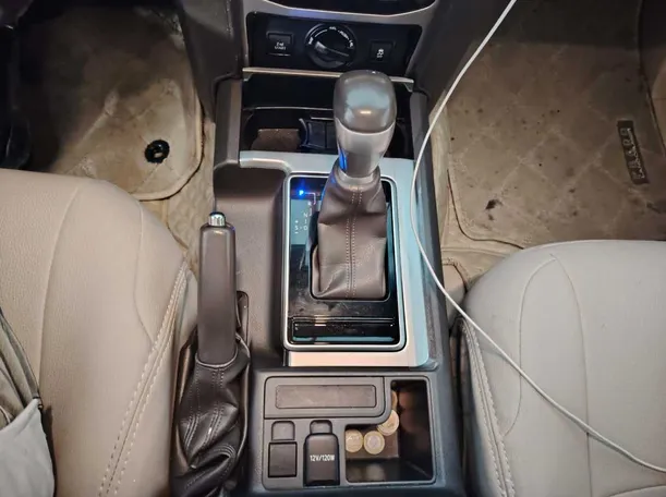 Car image 26