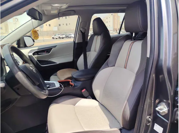 Car image 13